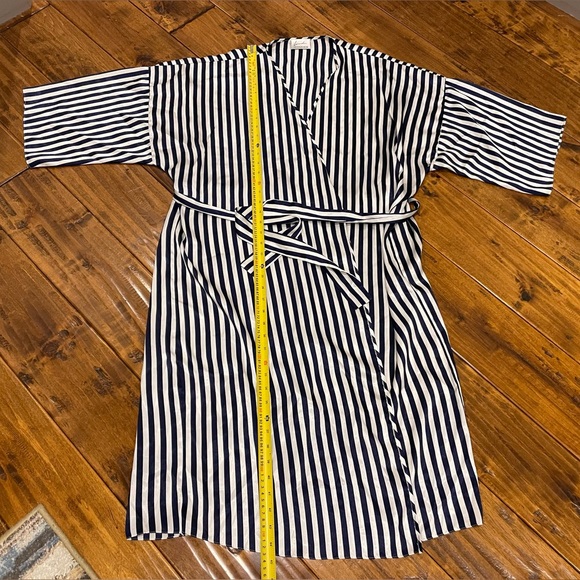 Vintage satin nightgown and robe set - Picture 8 of 10